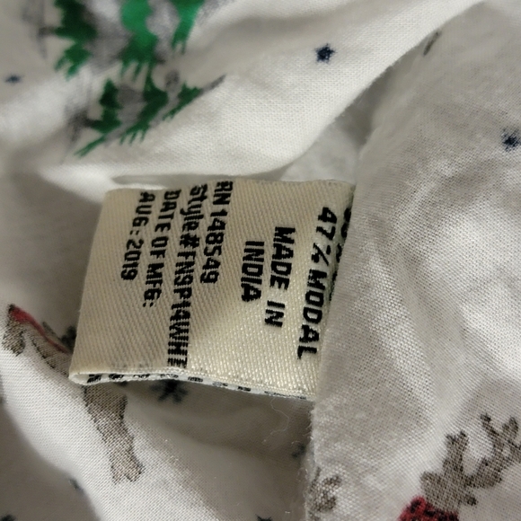 Free Planet Christmas Theme White Button Down Shirt Adult Size Small - Picture 16 of 16